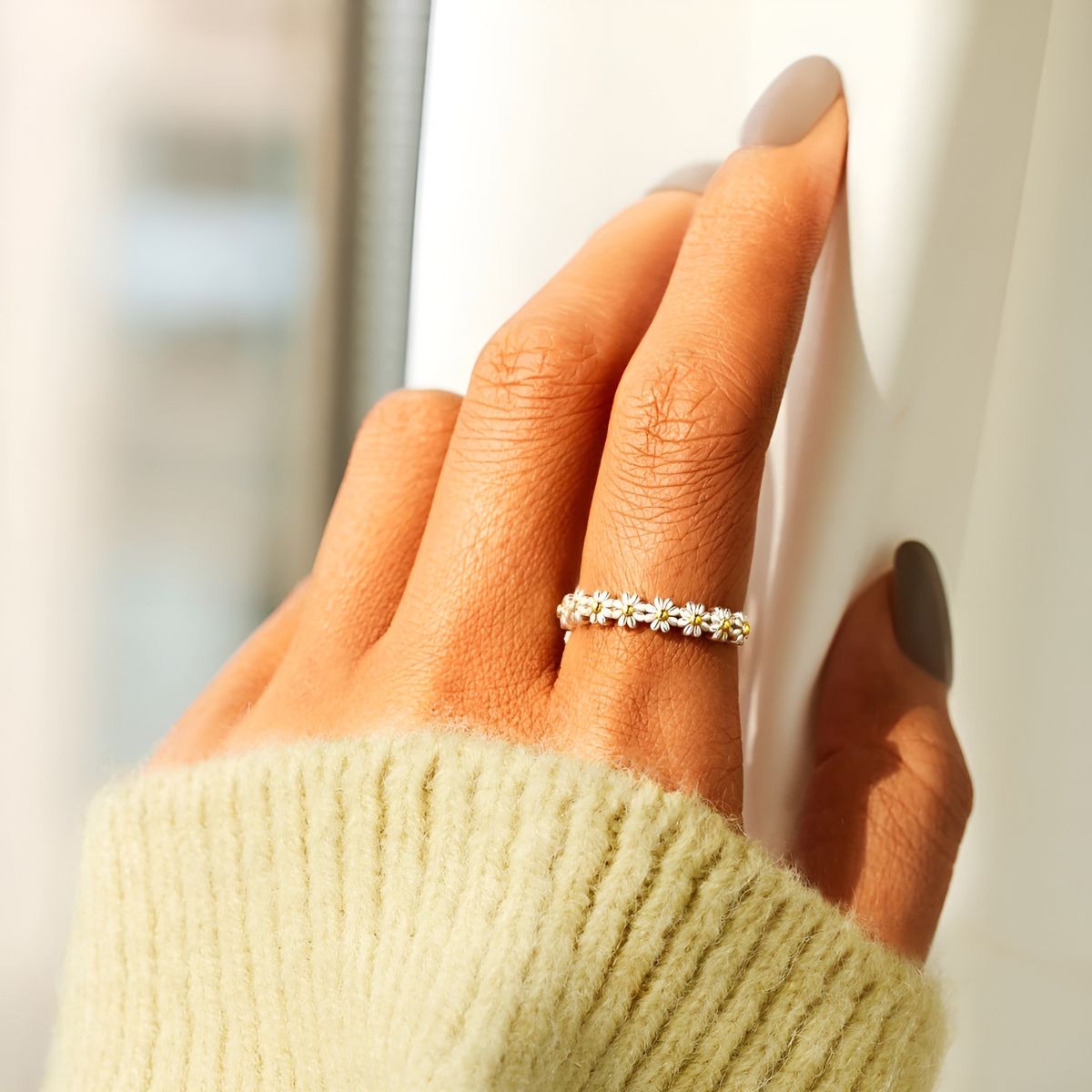 Solévara™ | Daisy Bloom Ring