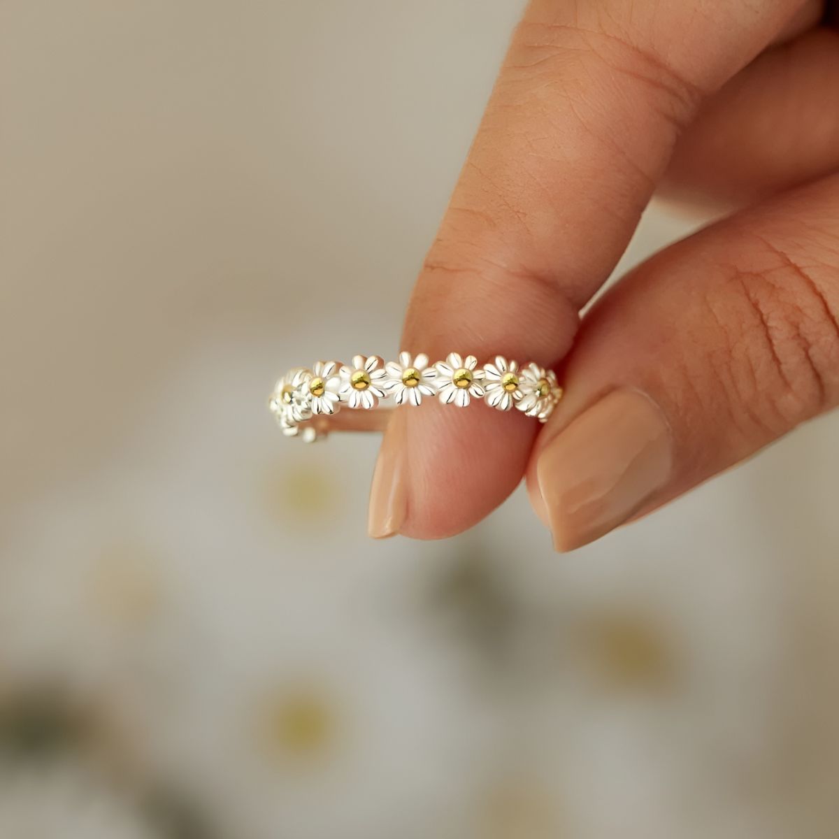 Solévara™ | Daisy Bloom Ring